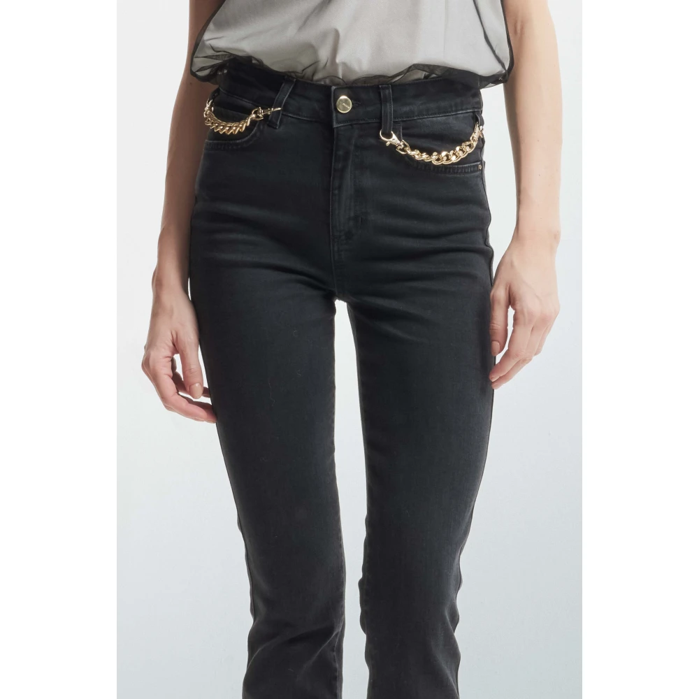 Kocca Aansluitende jeans met metalen kettingdetail Black Dames