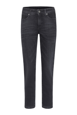 slim-fit-jeans