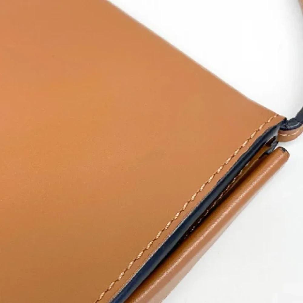 Loewe Pre-owned Leather crossbody-bags Brown Dames