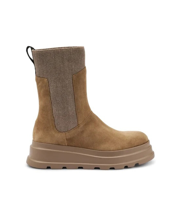 suede-chelsea-boots-unique-design