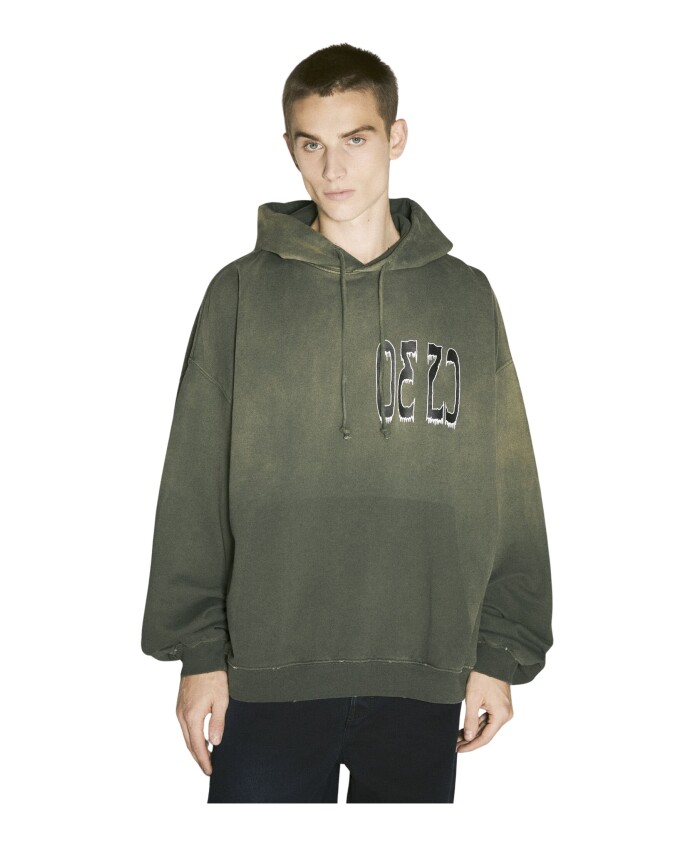 sweat-a-capuche-avec-logo-imprime