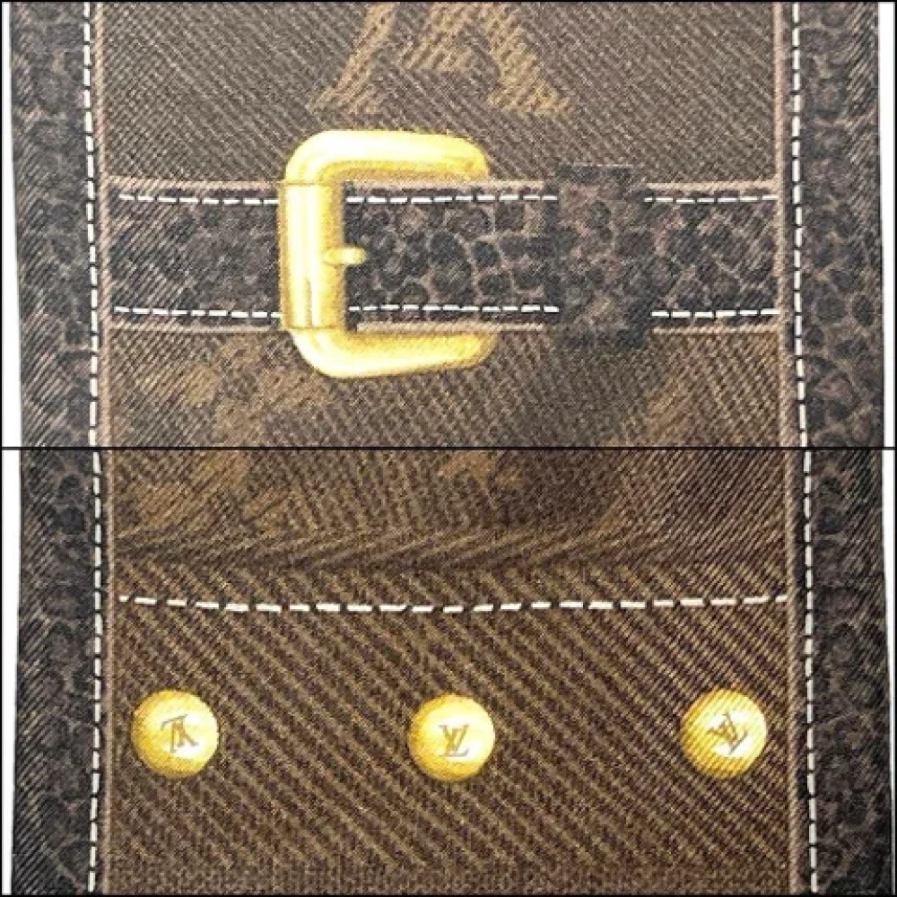 Louis Vuitton Vintage Pre-owned Silk scarves Brown Dames