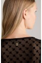 haut-noir-a-motif-de-fleurs-en-velours