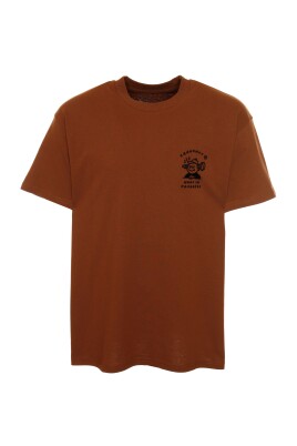 graphic-tee-casual-style