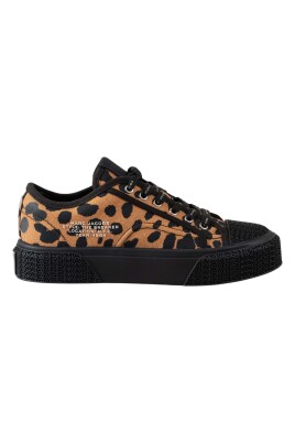 baskets-en-toile-a-motif-leopard