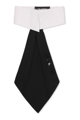 black-tie-with-white-collar