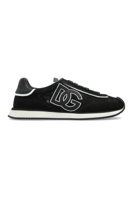 sports-shoes-with-logo
