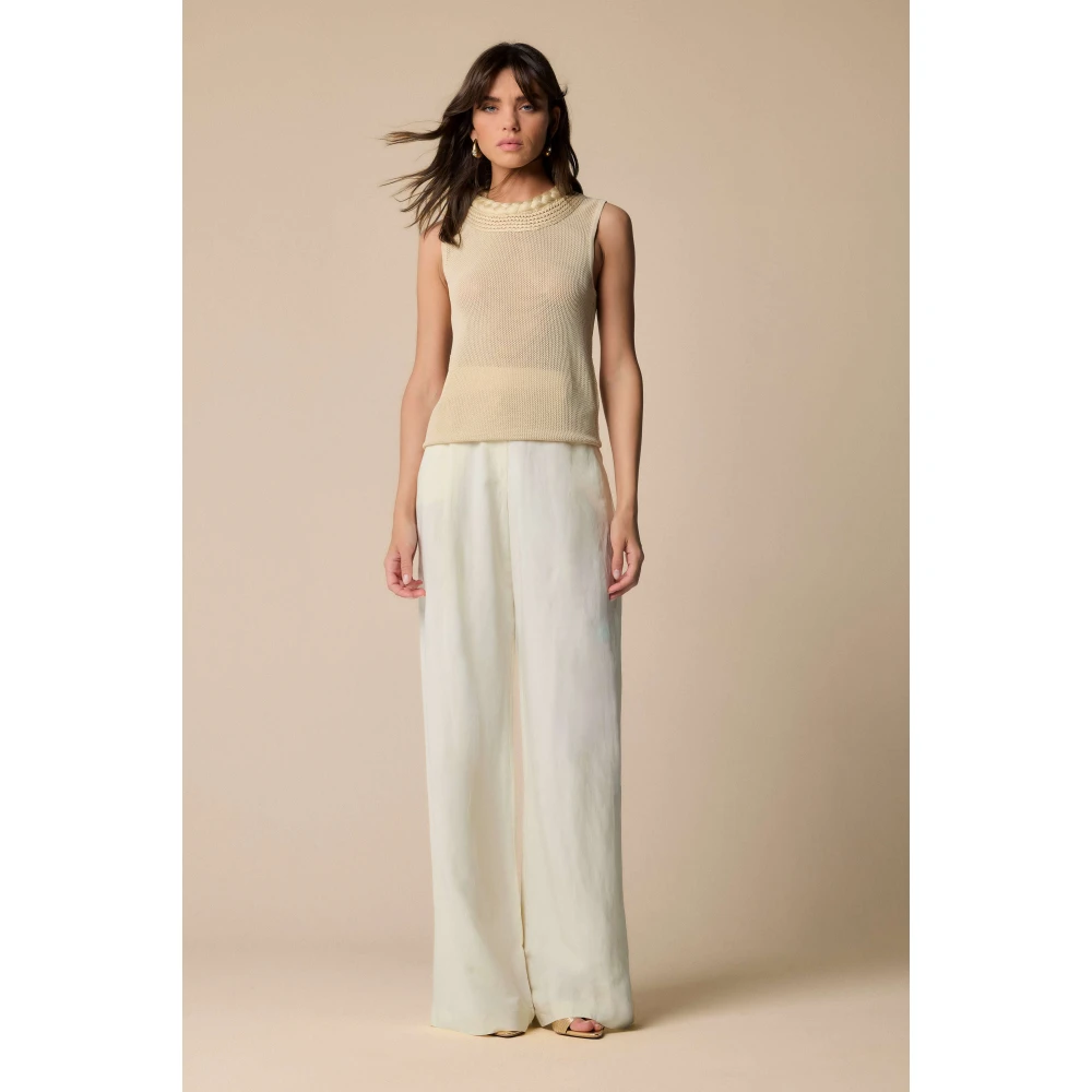 Kocca Mouwloze Ronde Hals Top Beige Dames