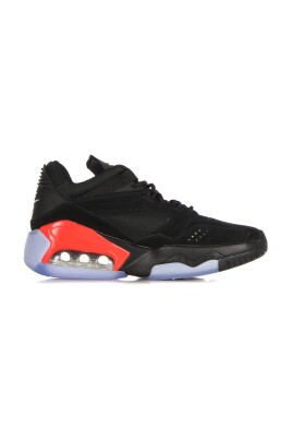 black-low-top-sneaker-with-air-max