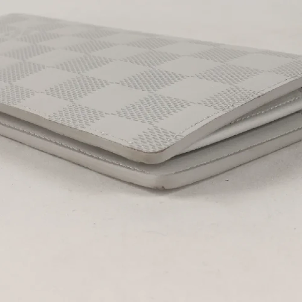 Louis Vuitton Vintage Pre-owned Leather wallets White Heren