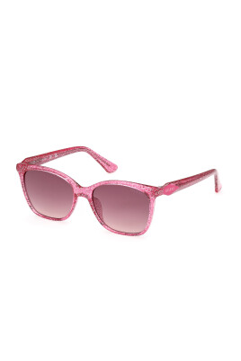 trendy-sunglasses-with-stylish-frames
