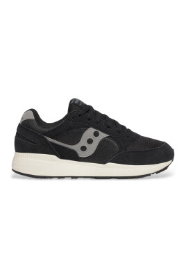 casual-black-sneakers