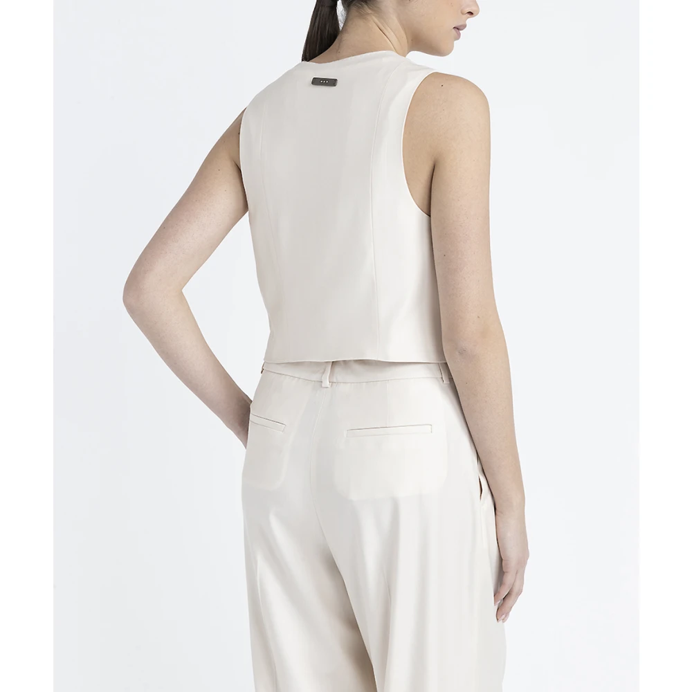 PESERICO Drieknoops enkelborst vest in viscose wol keperstof Beige Dames
