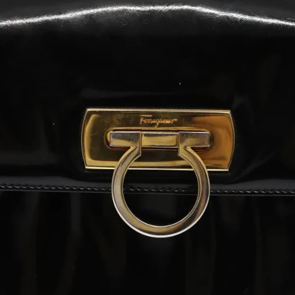 Salvatore Ferragamo Pre-owned Leather shoulder-bags Black Dames