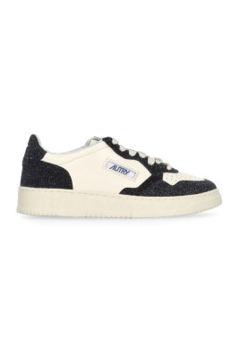 sneakers-en-cuir-ivoire-avec-details-pailletes