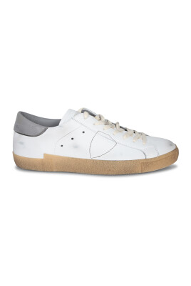 sneakers-blanches-silhouette-basse-elegante