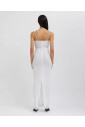 robe-maxi-blanche-avec-decoupe-en-vague