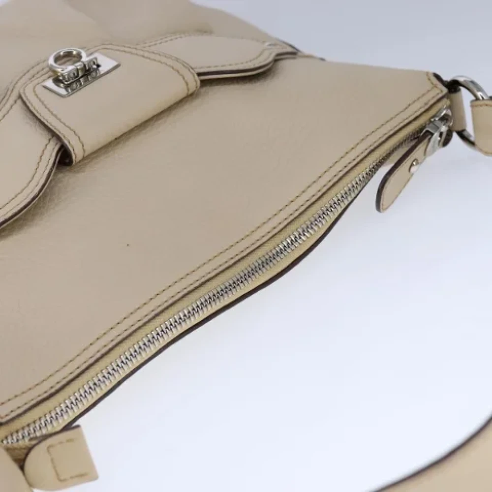 Salvatore Ferragamo Pre-owned Leather shoulder-bags Beige Dames