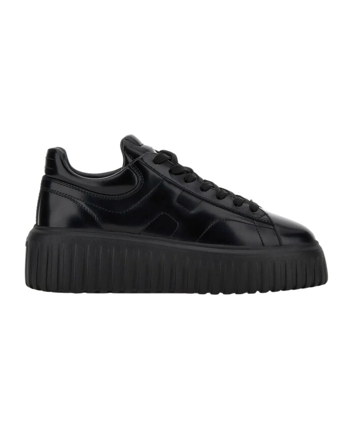 black-sneakers-aw23