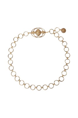 collier-de-charme-avec-plusieurs-breloques-dorees
