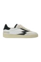 sneakers-blanches-en-daim-noir