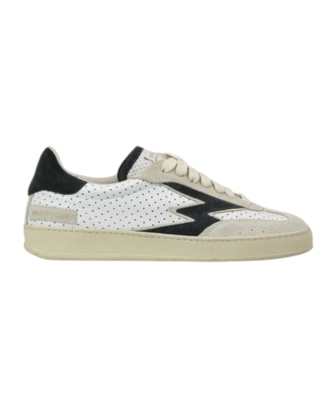 sneakers-blanches-en-daim-noir