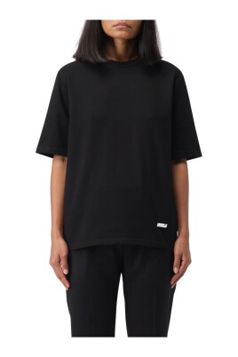 black-crew-neck-tee-minimalist-style