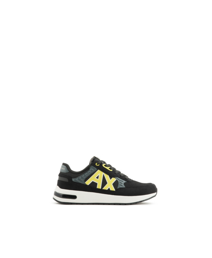 sneakers-noires-avec-inserts-en-daim