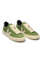 sneaker-audacieuse-en-daim-kiwi