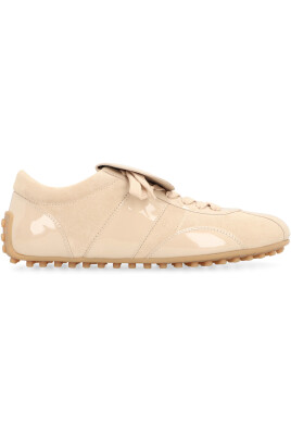 sneakers-en-daim-avec-details-vernis