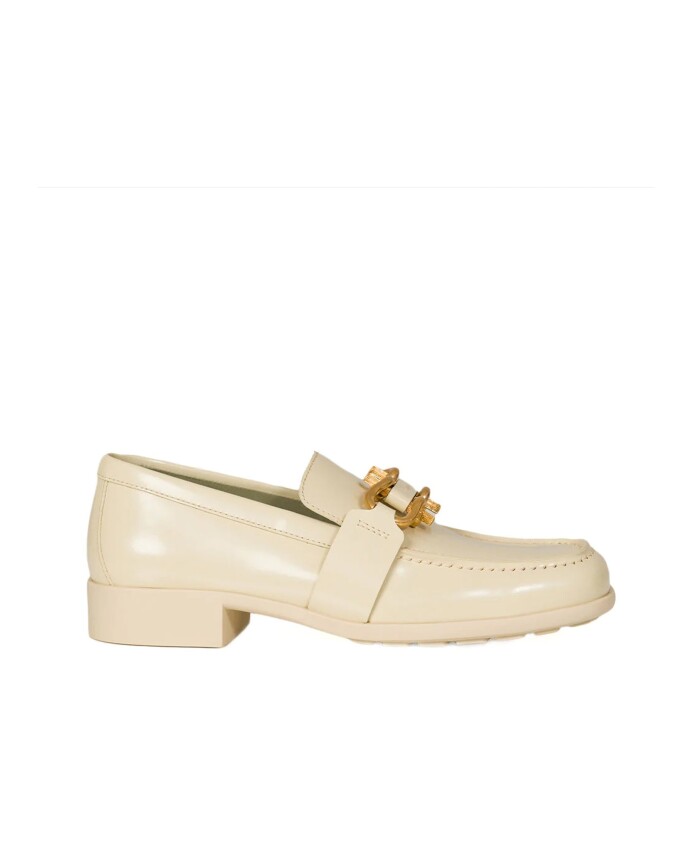 leren-loafers-met-goudkleurige-hardware