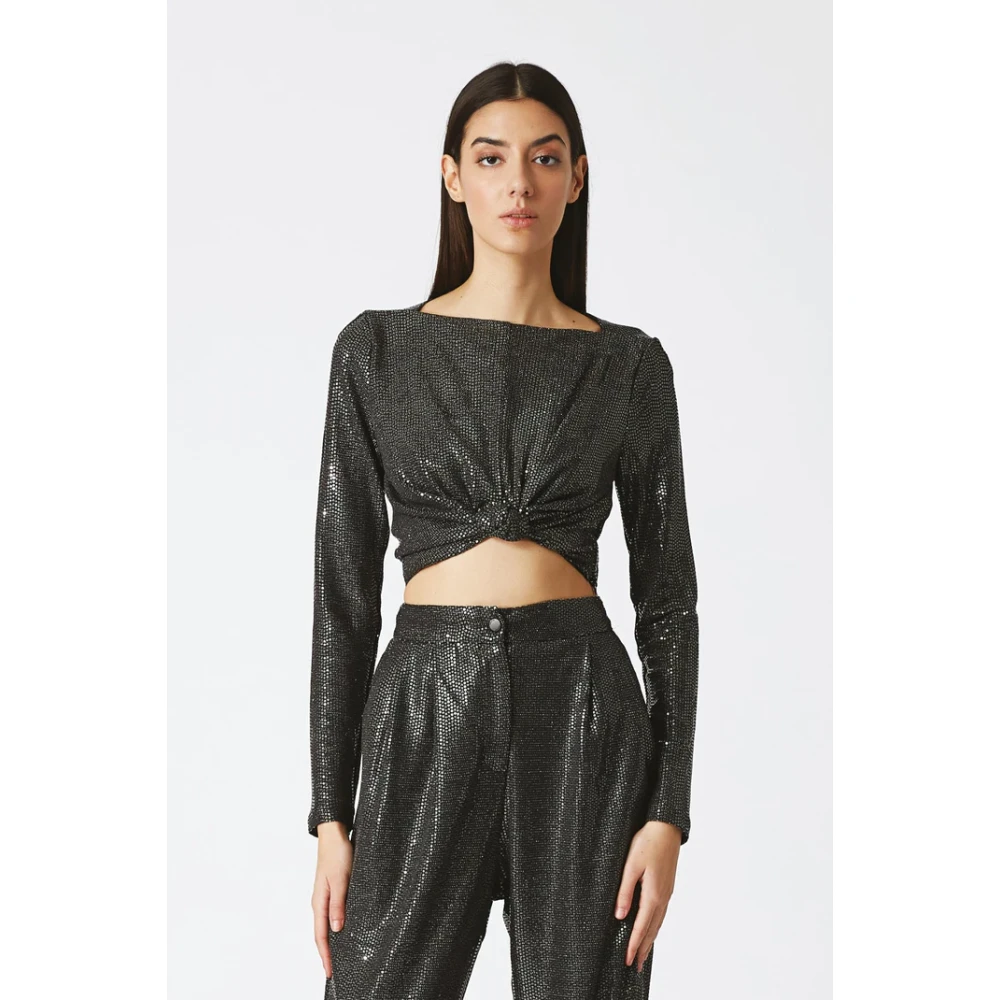 Nenette Zwarte Cropped Sweater met Voorste Knoop Black Dames