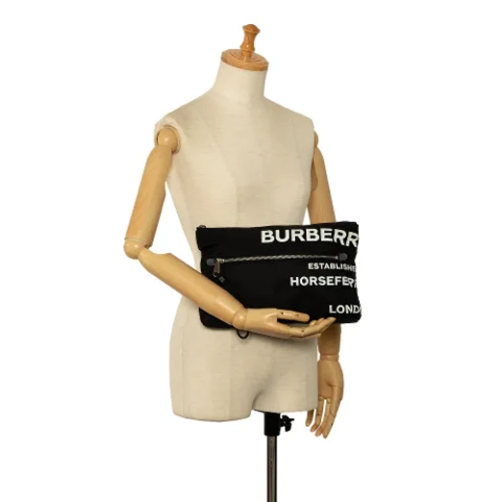 Burberry Vintage Pre-owned Nylon clutches Black Dames