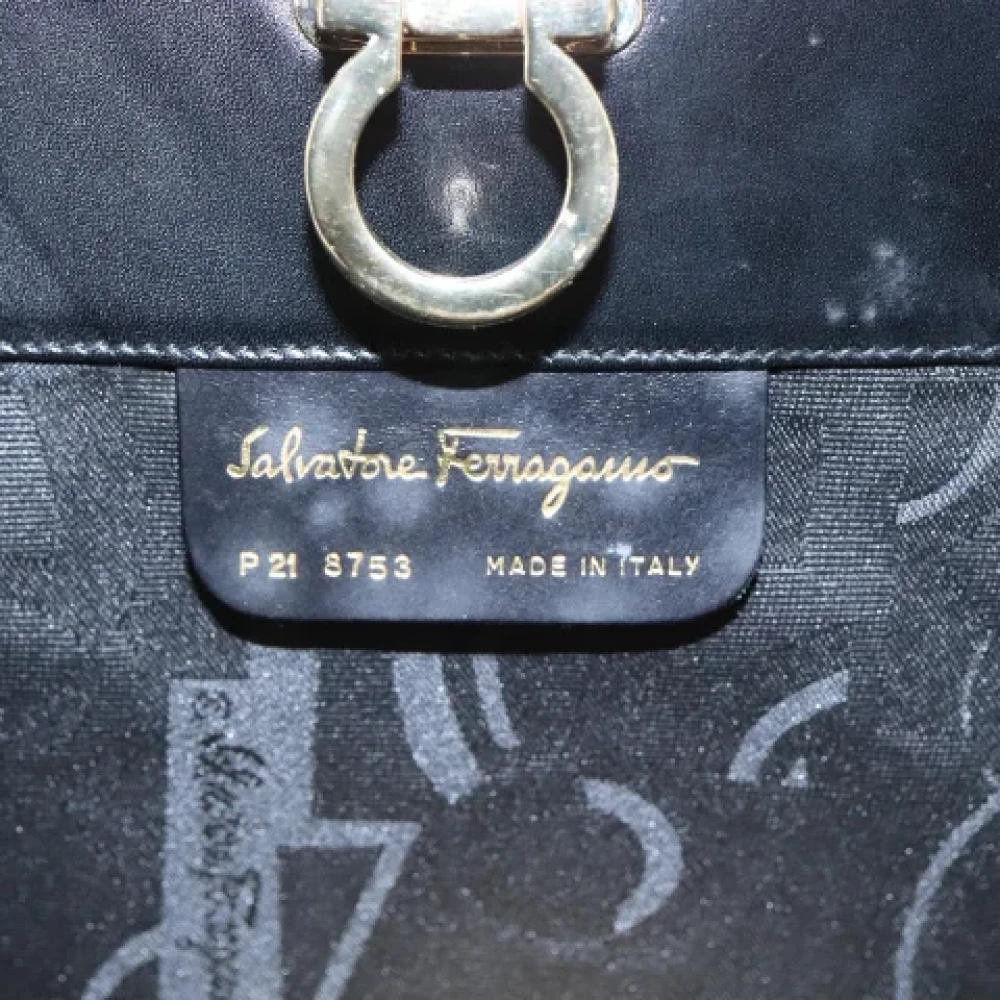 Salvatore Ferragamo Pre-owned Leather shoulder-bags Black Dames
