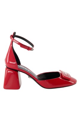 talons-en-cuir-verni-rouge