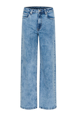 embellish-jeans-with-similisten-detail