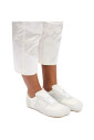 baskets-blanches-avec-motif-signature