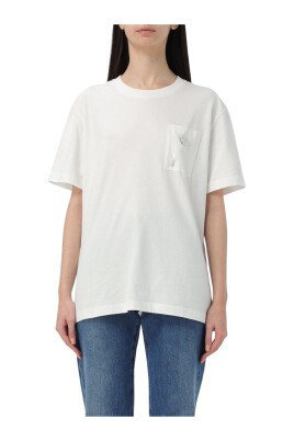 t-shirt-rose-doux-avec-epingle