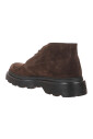 chaussures-elegantes-en-daim-avec-semelle-en-caoutchouc