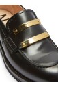 zwarte-leren-platte-schoenen-met-gouden-logo