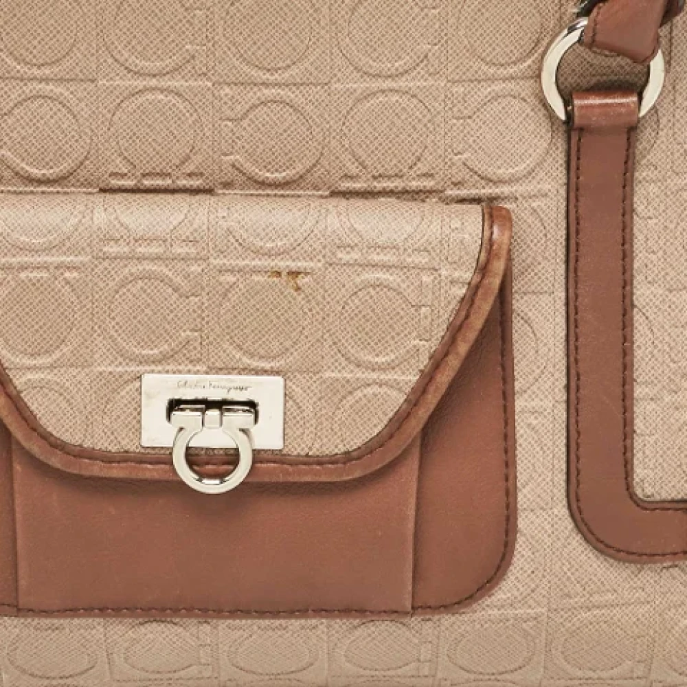 Salvatore Ferragamo Pre-owned Leather handbags Beige Dames