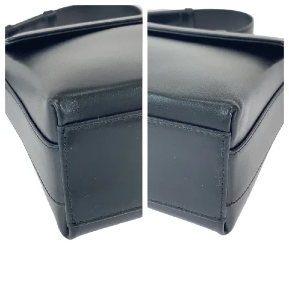 Salvatore Ferragamo Pre-owned Leather shoulder-bags Black Dames