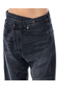 zwarte-casual-jeans-met-oversized-stijl
