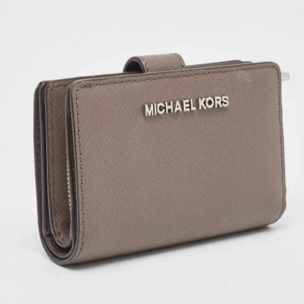 Michael Kors Pre-owned Leather wallets Gray Dames