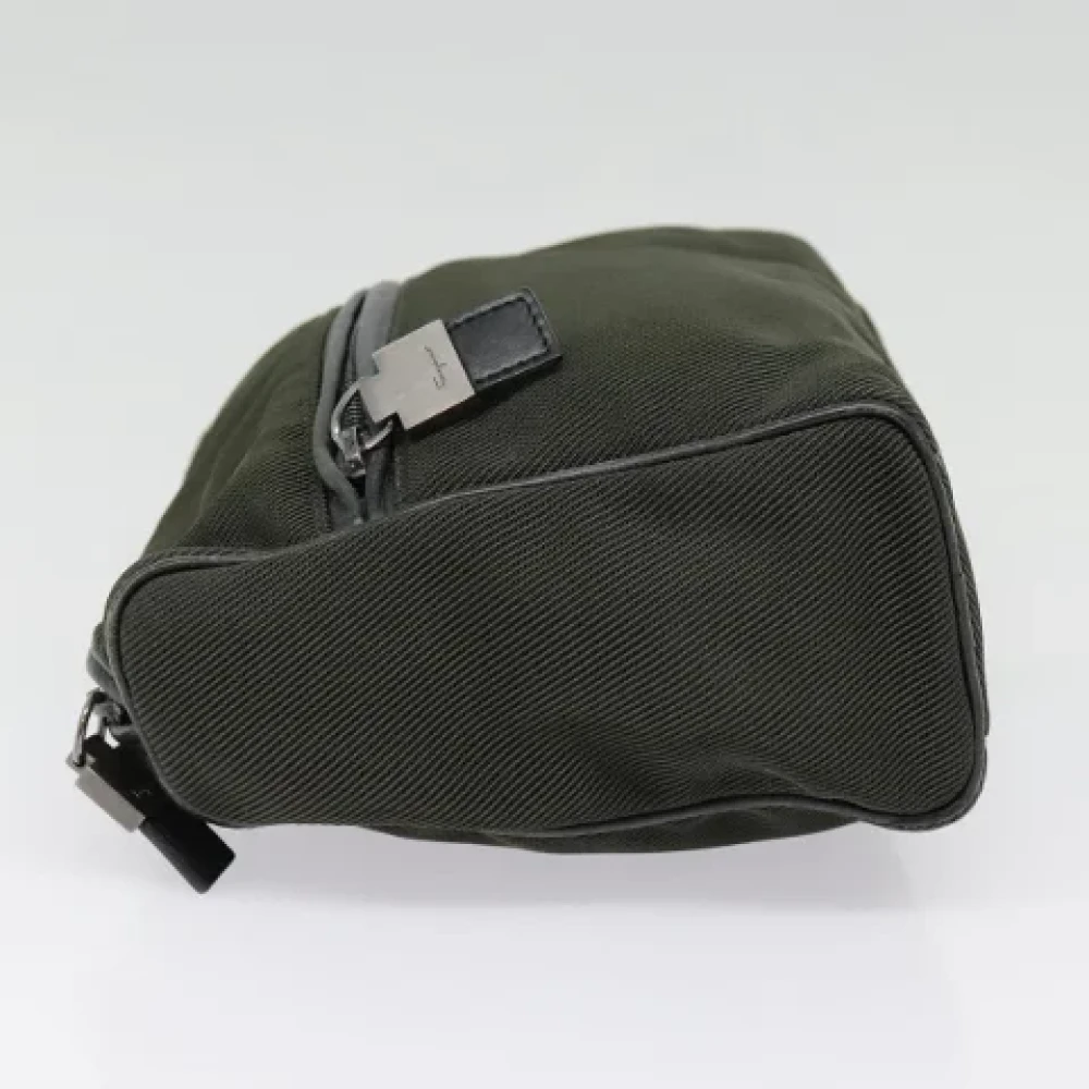 Salvatore Ferragamo Pre-owned Canvas clutches Green Dames