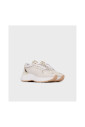 sneakers-beige-et-or-en-cuir-style-luxueux