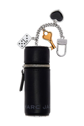 etui-a-rouge-a-levres-noir-porte-cles-charme