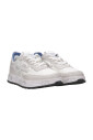 baskets-blanches-en-maille-et-daim