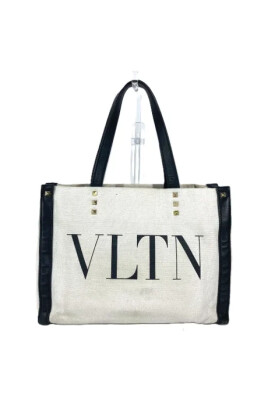 pre-owned-canvas-shoulder-bags