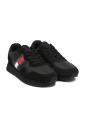 sneakers-en-cuir-noir-avec-inserts-en-daim